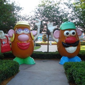 Mr. und Mrs. Potatoehead grüßen aus dem Pop Century