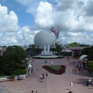Blick aus der Monorail auf Epcot