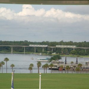 Monorail trifft Monorail