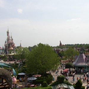 Euro Disney 02.  04.08.04 113