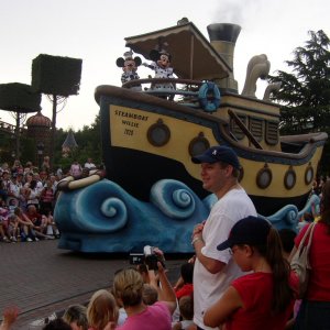 Euro Disney 02.  04.08.04 086