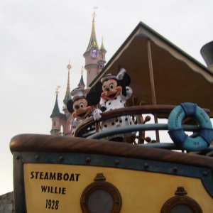 Euro Disney 02.  04.08.04 087