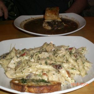 32
nocheinmal penne *g* und eine art rinderbraten in dunkler soße....leggerlegger
(NBA)
