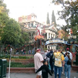 Haunted Mainson Holiday