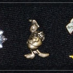 Auszug aus NYs und Clarkends Donald-Pin-Sammlung (01)