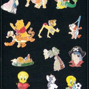 Auszug aus NYs und Clarkends Pin-Sammlung (06)
Diese Pins dienen uns als reine Tauschobjekte, wenn Ihr also Interesse habt, meldet Euch bei uns.