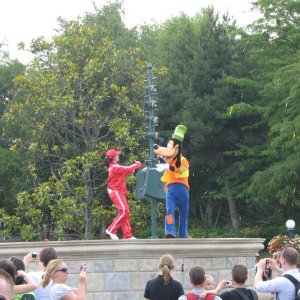 It's Party Time with Mickey and friends 05