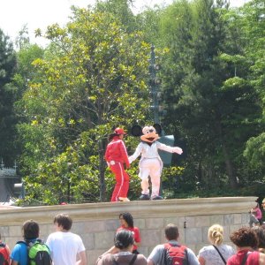 It's Party Time with Mickey and friends 15