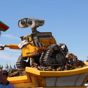 Wall E führt den Disney Stars Express an