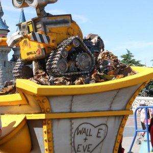 Wall E + EVE