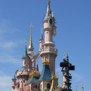 Schloss bei strahlendem Sonnenschein