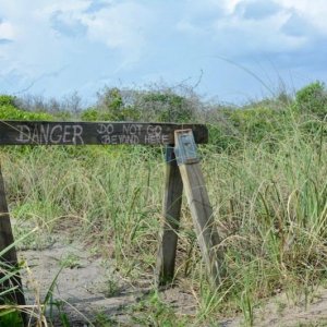 Auf der anderen Seite war ebenfalls ein Weg zum Strand, allerdings durch Irma waren einige Wege defekt. Anstatt diese zu reparieren, wurden sie einfac