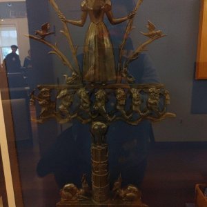 Walt_Disney_Family_Museum_Snow-White-Statue.jpg