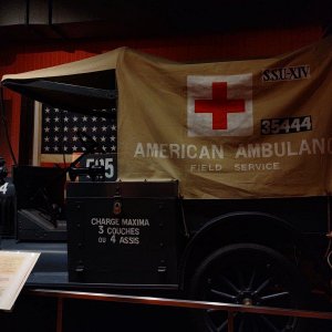 Walt_Disney_Family_Museum_Santiätsfahrzeug_WWI.jpg