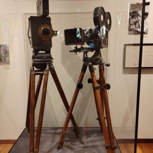 Walt_Disney_Family_Museum_Disney-Bros-Studios_Erste_Kameras.jpg
