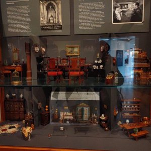 Walt_Disney_Family_Museum_Walt_Mini-Dioramen.jpg