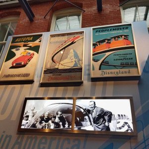 Walt_Disney_Family_Museum_Disneyland-Poster_und_Monorail-Bild_01.jpg