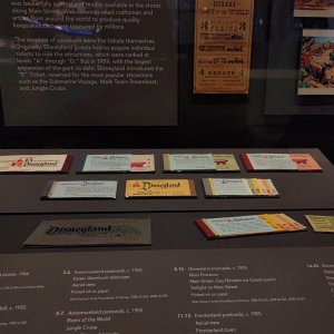 Walt_Disney_Family_Museum_Disneyland-Ticketbücher_01.jpg