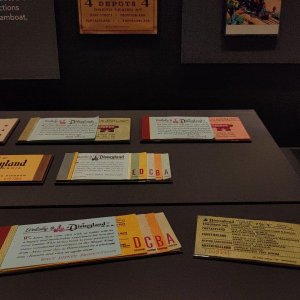 Walt_Disney_Family_Museum_Disneyland-Ticketbücher_02.jpg