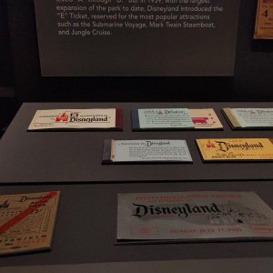 Walt_Disney_Family_Museum_Disneyland-Ticketbücher_03.jpg