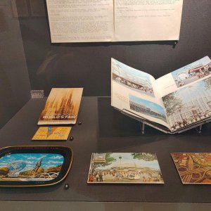 Walt_Disney_Family_Museum_Weltaustellung_1964-65_Souvenirs_02.jpg