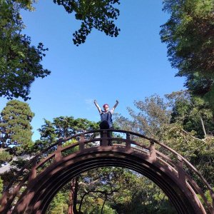 Japanischer_Teegarten_Auf_der_Brücke.jpg