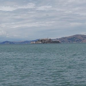 Alcatraz_from_afar.jpg