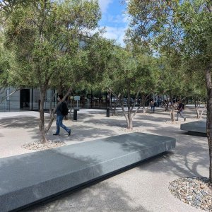 Apple_Visitor_Center_01.jpg