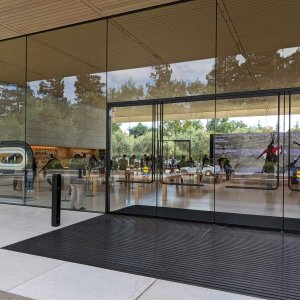 Apple_Visitor_Center_03.jpg