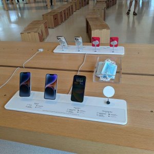 Apple_Visitor_Center_04.jpg