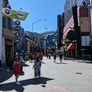Universal_City_Walk_King-Kong.jpg