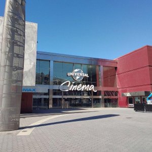 Universal_City_Walk_Cinema.jpg