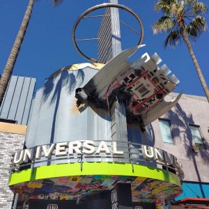 Universal_City_Walk_UFO_Crash.jpg