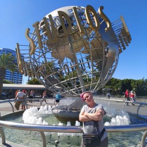Universal_Studios_Globe_and_me.jpg
