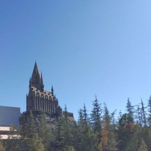Universal_Studios_Hogwarts_Daytime.jpg