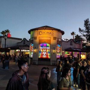 Universal_Studios_Cocina_Mexicana_Dia_de_los_Muertos.jpg