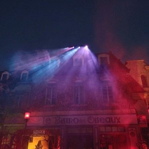 Universal_Studios_HHN_Lightplay.jpg