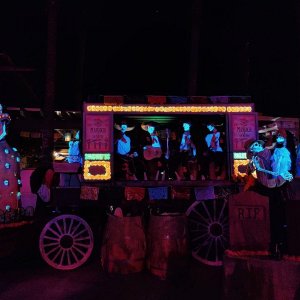 Universal_Studios_HHN_Dia_de_los_Muertos_Plaza_Mariachi_Band_01.jpg