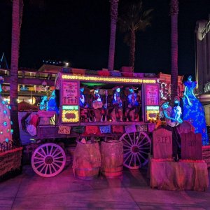 Universal_Studios_HHN_Dia_de_los_Muertos_Plaza_Mariachi_Band_02.jpg