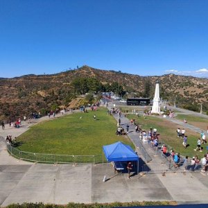 View_from_Griffith_Observatory_on_the_frontyard.jpg