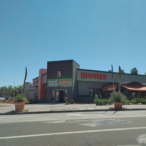 HOOTERS.jpg