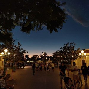 DISNEYLAND_RESORT_HUB_01.jpg