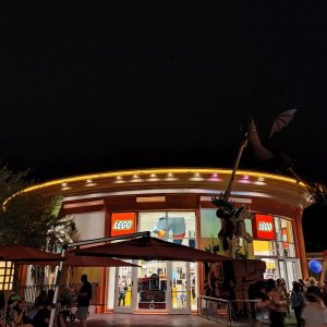 DOWNTOWN_DISNEY_LEGO-STORE_FRONT.jpg