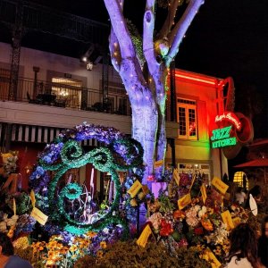 DOWNTOWN_DISNEY_DIVERSITY-TOPIARY_01.jpg