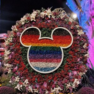 DOWNTOWN_DISNEY_DIVERSITY-TOPIARY_02.jpg
