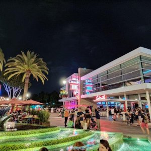 SPLITSVILLE_LUXURY_LANES_01.jpg