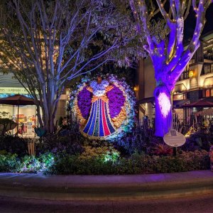 DOWNTOWN_DISNEY_DIVERSITY-TOPIARY_03.jpg