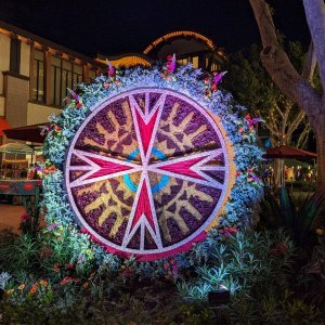 DOWNTOWN_DISNEY_DIVERSITY-TOPIARY_04.jpg