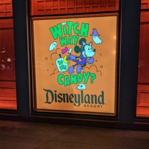 DOWNTOWN_DISNEY_HALLOWEEN-POSTER_02.jpg