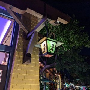 WORLD_OF_DISNEY_PIXIE-LAMP_02.jpg
